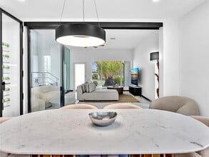 915 N 14th Ave in Hollywood, FL - Foto de edificio - Building Photo