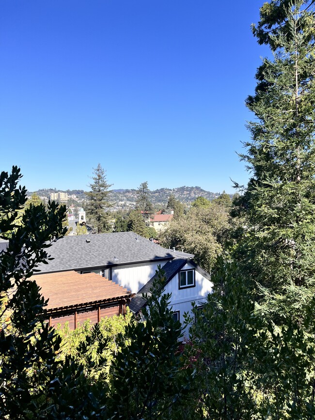 18 Walnut Ave, Unit 18