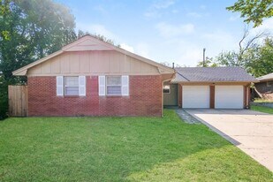 621 Juniper Ave in Midwest City, OK - Building Photo