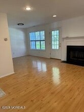 325 Towne Dr in Englishtown, NJ - Building Photo - Building Photo