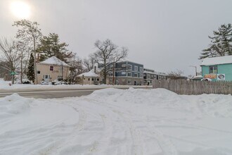 933 E Front St in Traverse City, MI - Building Photo - Building Photo