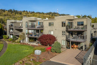 Willamette Shores Condominiums in Portland, OR - Building Photo - Building Photo