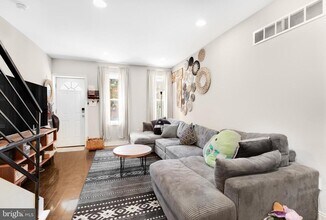625 Fernon St in Philadelphia, PA - Building Photo - Building Photo