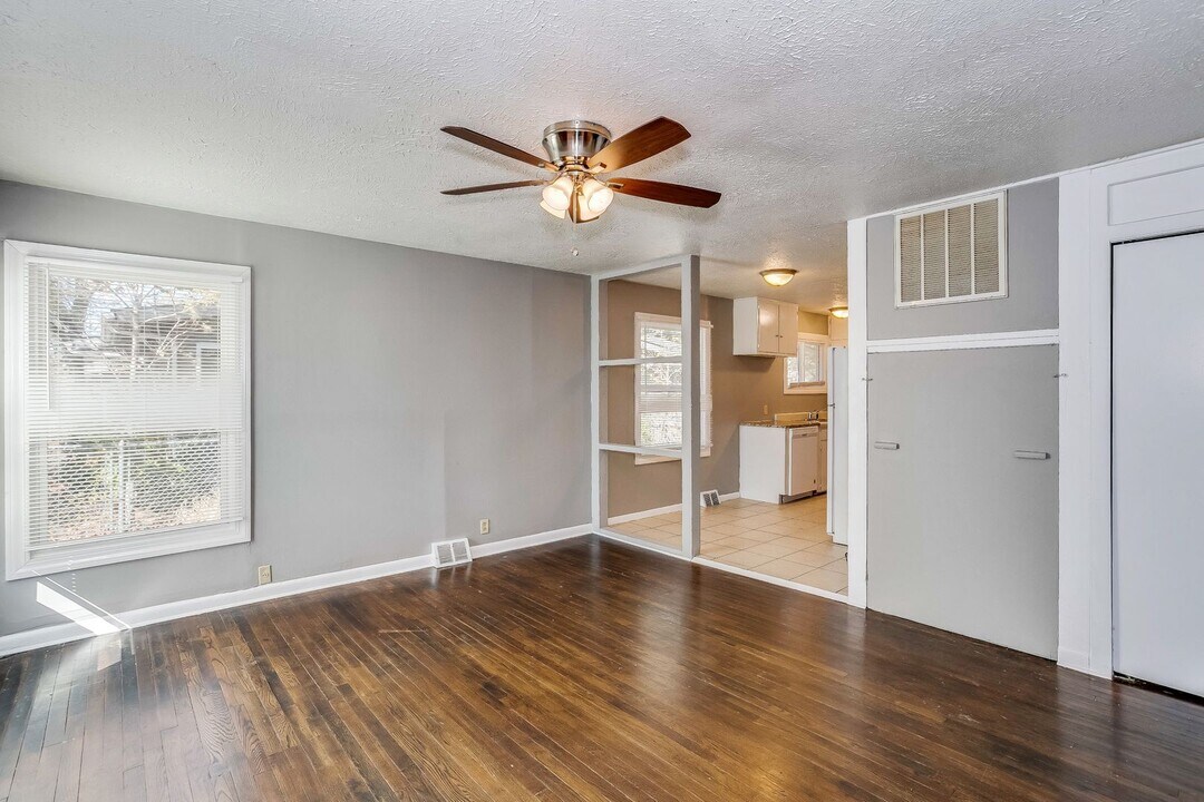 2730 S Southeast Dr in Wichita, KS - Building Photo