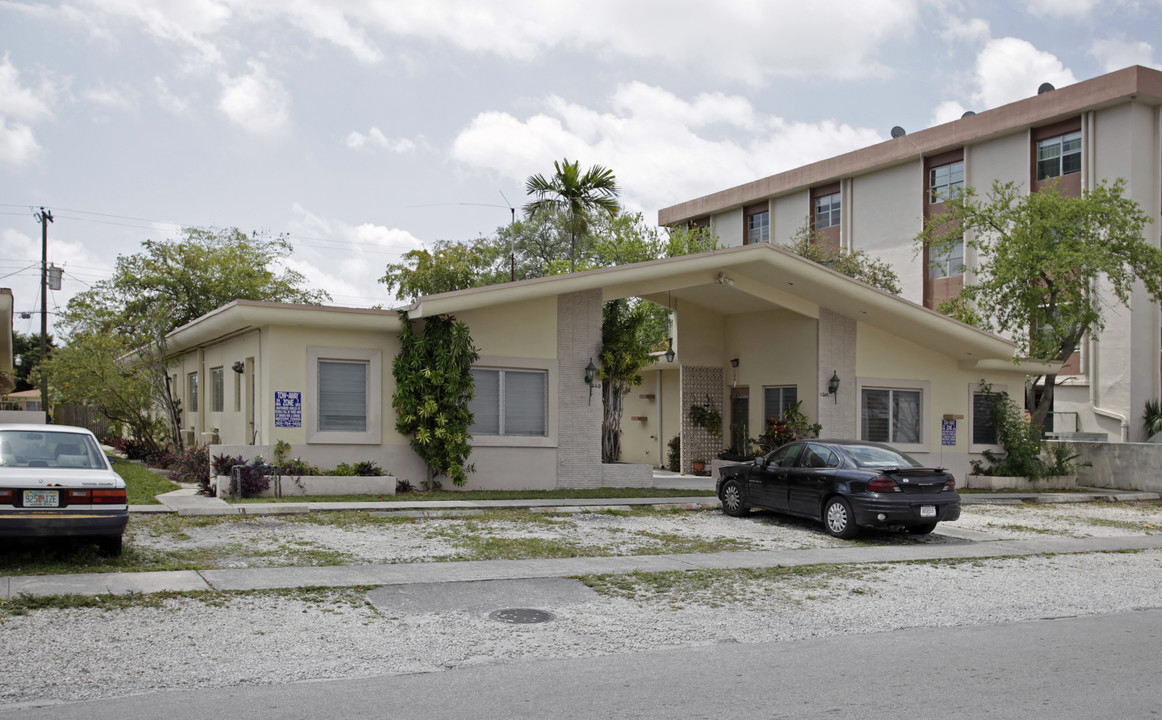 1260 NE 139th St in North Miami, FL - Building Photo