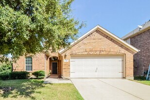 1717 Nightingale Dr in Aubrey, TX - Building Photo