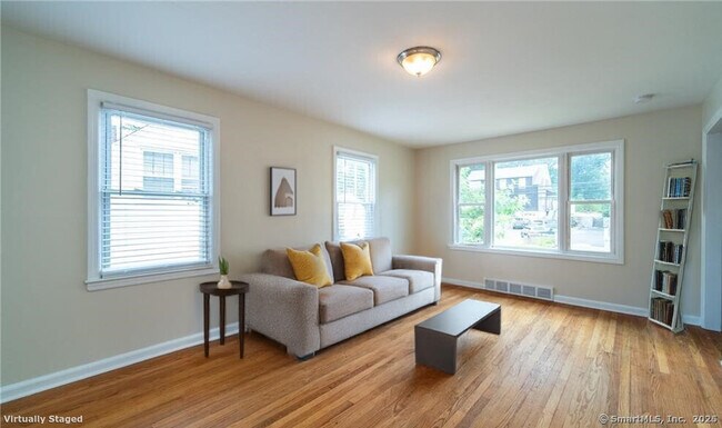 1825 Chopsey Hill Rd in Bridgeport, CT - Building Photo - Building Photo