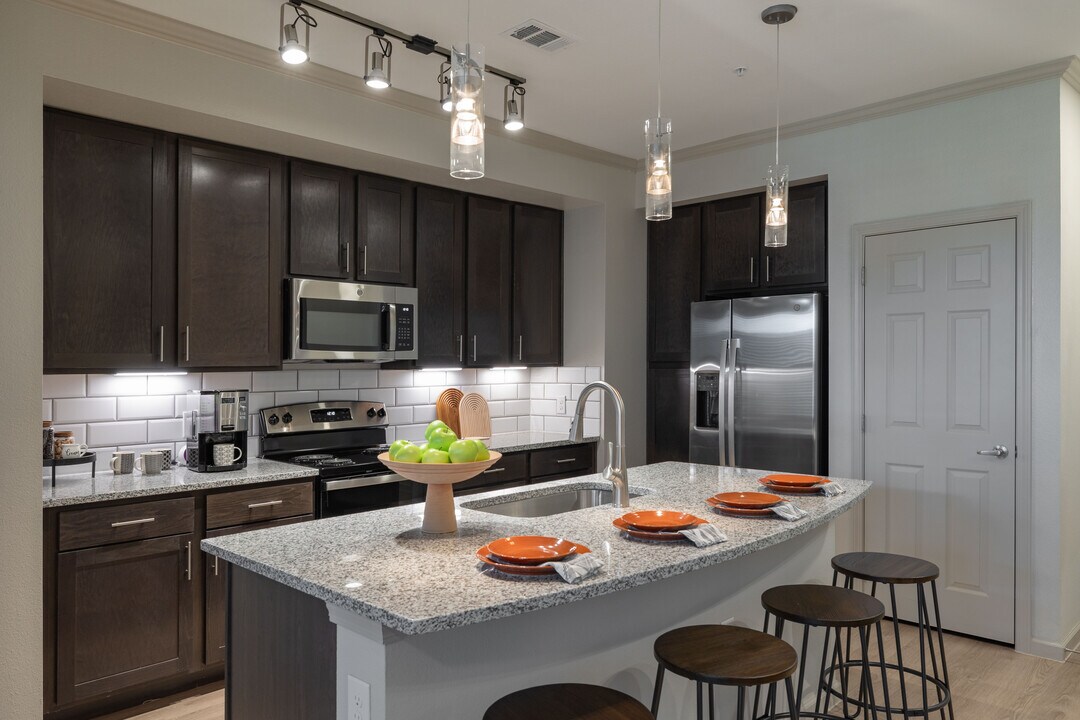 Grand Bay Apartments in Baytown, TX - Foto de edificio