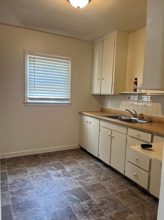 600 SW Webster Ave in Topeka, KS - Building Photo - Building Photo