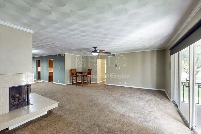 2301 Ridgmar Plaza in Fort Worth, TX - Building Photo - Building Photo