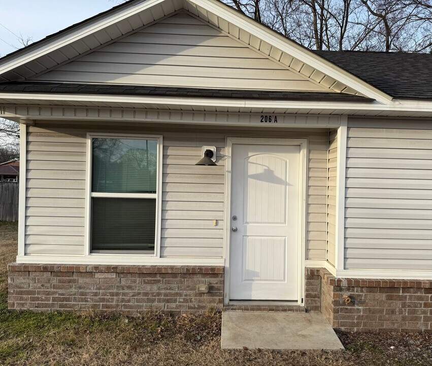 206 Church St in Mulberry, AR - Building Photo