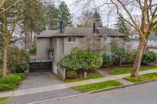 3064 Smith Av in Burnaby, BC - Building Photo