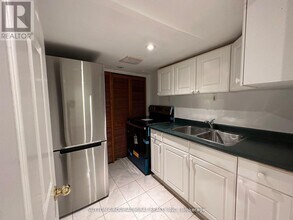 7 Resolution Crescent in Toronto, ON - Building Photo - Building Photo