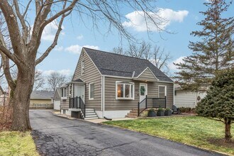 6463 N Garden Grove Ln in Glendale, WI - Building Photo - Building Photo