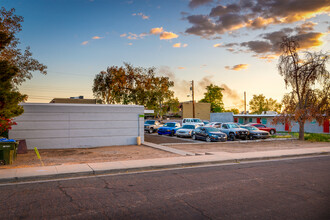 2741 W Tuckey Ln in Phoenix, AZ - Building Photo - Building Photo