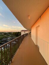 2105 Lavers Cir in Delray Beach, FL - Building Photo - Building Photo