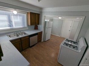 2050 E Scottwood Ave in Burton, MI - Building Photo - Building Photo