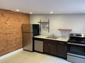 1702 W Girard Ave, Unit 3 in Philadelphia, PA - Building Photo - Building Photo