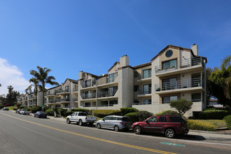 2050 Pacific Beach Dr in San Diego, CA - Building Photo - Building Photo