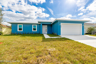 942 SW Jaslo Ave in Port St. Lucie, FL - Building Photo - Building Photo