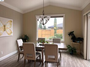 358 Reddington Dr in Redding, CA - Building Photo - Building Photo