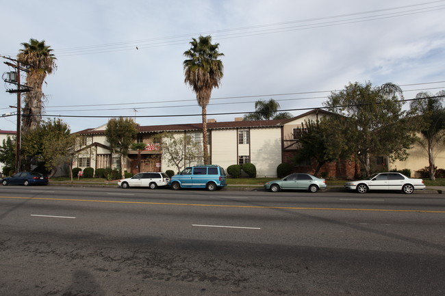 Saticoy in Winnetka, CA - Building Photo - Building Photo