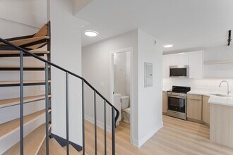 The Duplex Tower in Chicago, IL - Building Photo - Building Photo