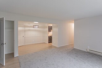 Day Heights Meadows in Milford, OH - Foto de edificio - Interior Photo