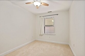 327 Centre St, Unit 203 in Boston, MA - Building Photo - Building Photo