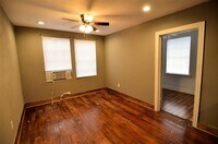 1210 Henry St photo'