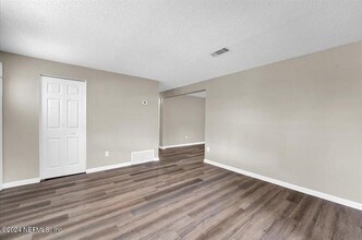 10941 Launa Dr in Jacksonville, FL - Foto de edificio - Building Photo