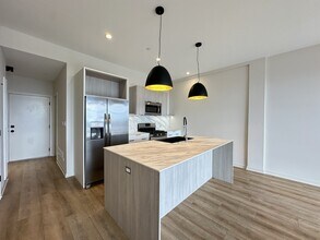 3207 N Narragansett Ave, Unit K07J in Chicago, IL - Building Photo - Building Photo