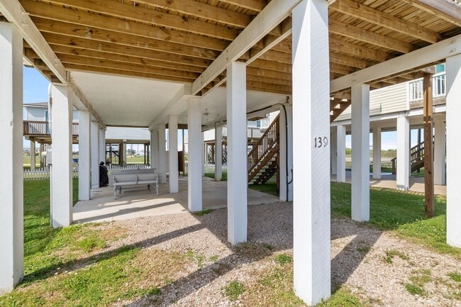 139 W Palm in Surfside Beach, TX - Building Photo - Building Photo