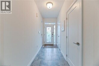 35 Midhurst Heights in Hamilton, ON - Building Photo - Building Photo