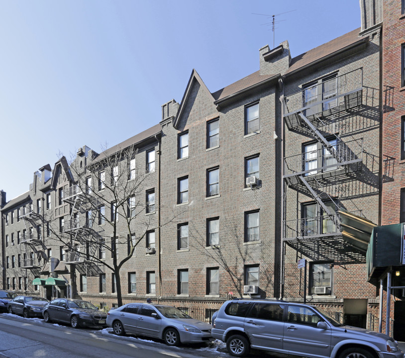 37-30 81st Street in Jackson Heights, NY - Foto de edificio