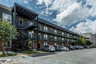 Harbor Town Square in Memphis, TN - Building Photo - Building Photo