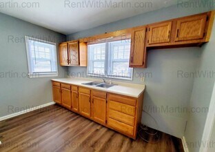 657 Dawson St in Waterloo, IA - Building Photo - Building Photo