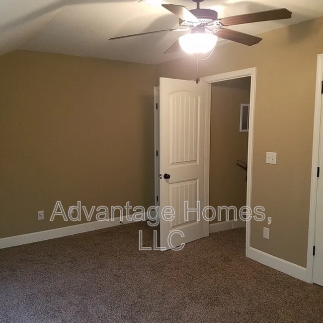 2176 SW Timbertrace Ln in Lee's Summit, MO - Building Photo - Building Photo