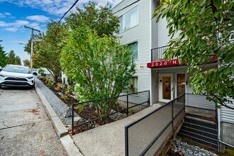 Maple Leaf Residences in Seattle, WA - Building Photo - Building Photo