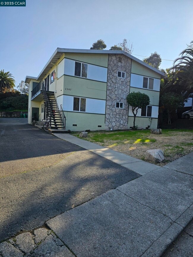 property at 2287 Cuadra Ct