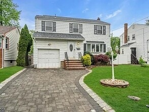 548 Birchwood Rd in Linden, NJ - Building Photo - Building Photo