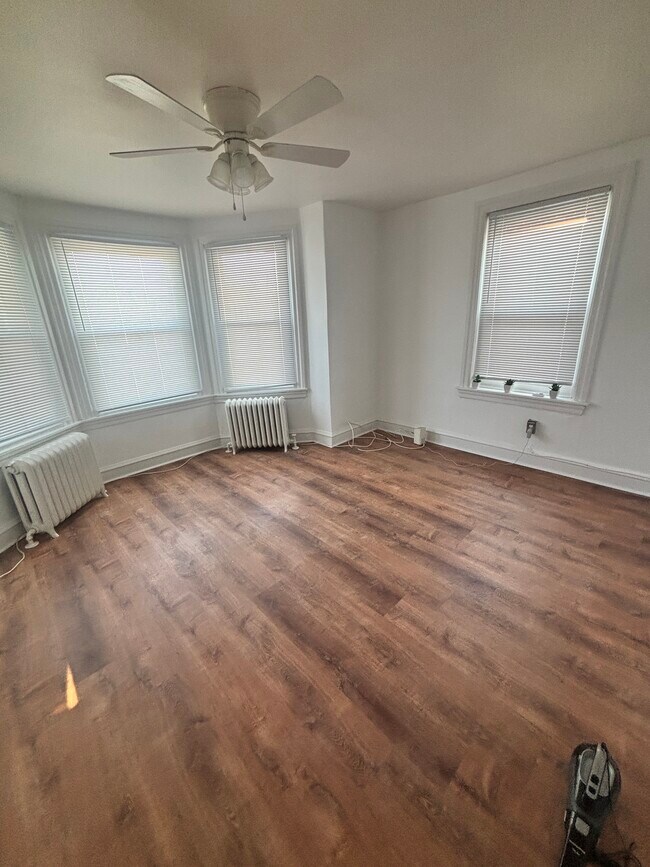 5415 Diamond St, Unit 2nd Floor in Philadelphia, PA - Foto de edificio - Building Photo