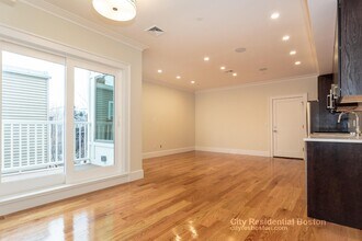 17 Vinton St, Unit 3 in Boston, MA - Building Photo - Building Photo