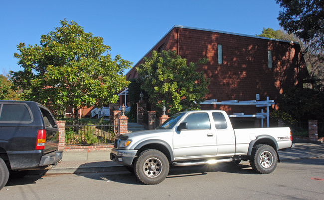 Six Laurel Place in San Rafael, CA - Building Photo - Building Photo