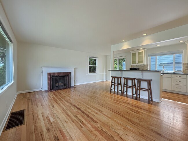 10715 Dayton Ave N in Seattle, WA - Building Photo - Building Photo