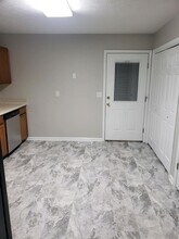 Clifton Knolls in Staunton, VA - Foto de edificio - Building Photo