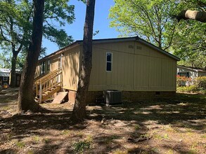 232 Suburban St SW in Shallotte, NC - Foto de edificio - Building Photo
