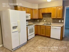 9811 Tanbark Ln in St. Louis, MO - Building Photo - Building Photo