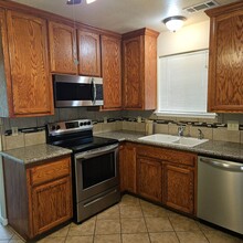 215 Jennie St in Modesto, CA - Building Photo - Building Photo
