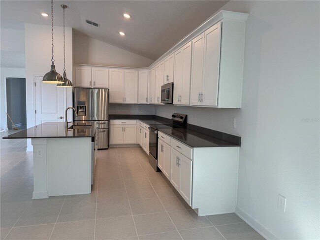 7117 Dilly Lake Ave in Groveland, FL - Building Photo - Building Photo